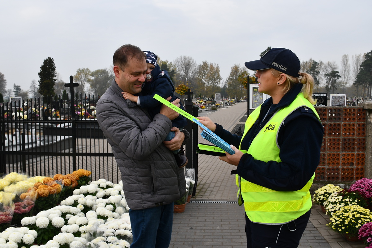 Rozdali kilkaset odblasków