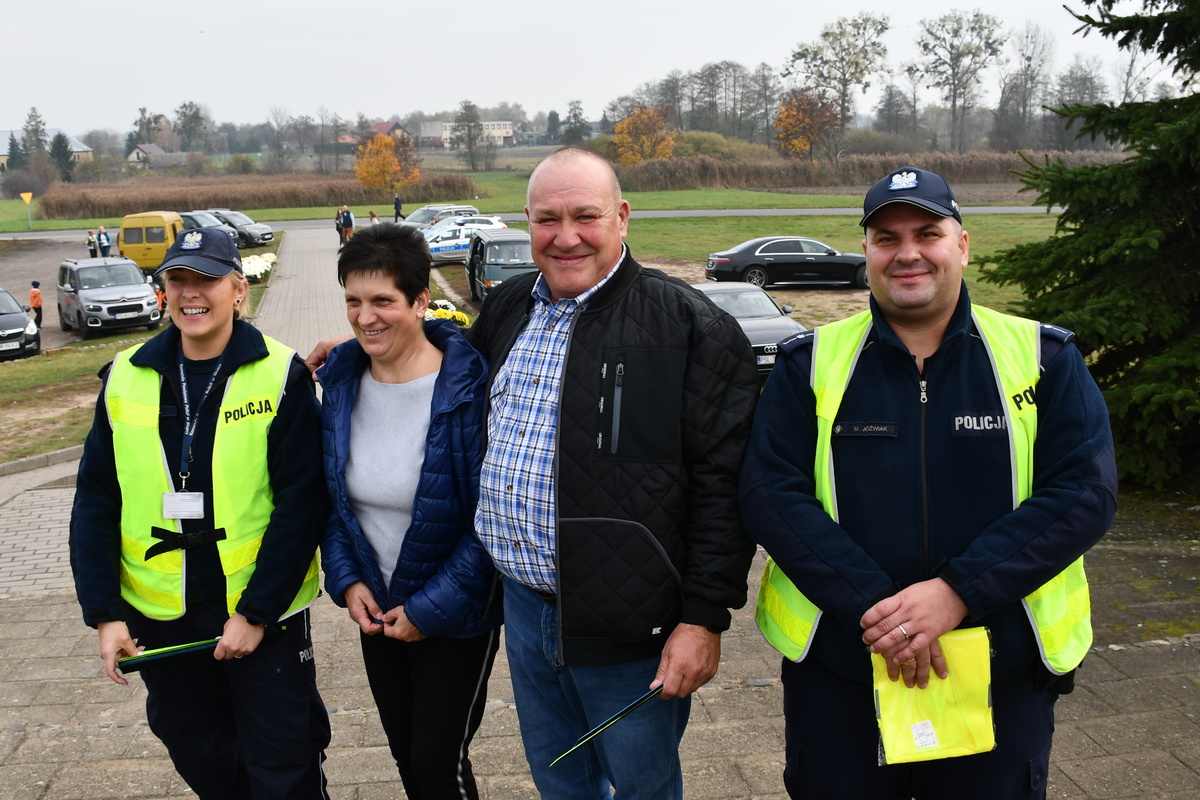 Rozdali kilkaset odblasków