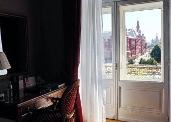 Jakie firany do salonu wybrać? Podpowiadamy!