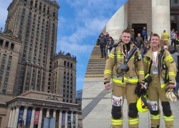 Wbiegli na taras Pałacu Kultury