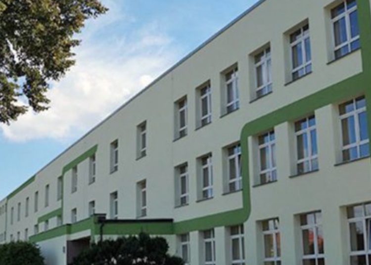 Bójka w słupeckiej szkole. Wszystko nagrali