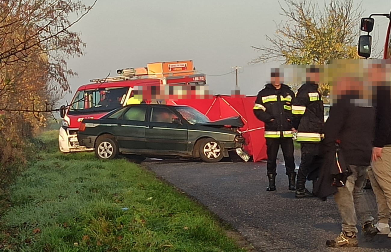 Czołowe zderzenie. Zginął 58-latek ZDJĘCIA