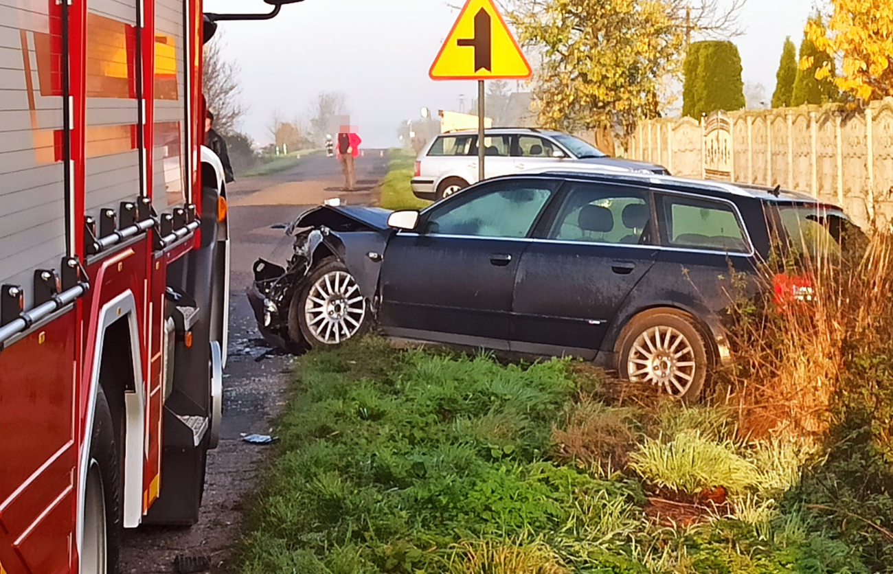 Czołowe zderzenie. Zginął 58-latek ZDJĘCIA