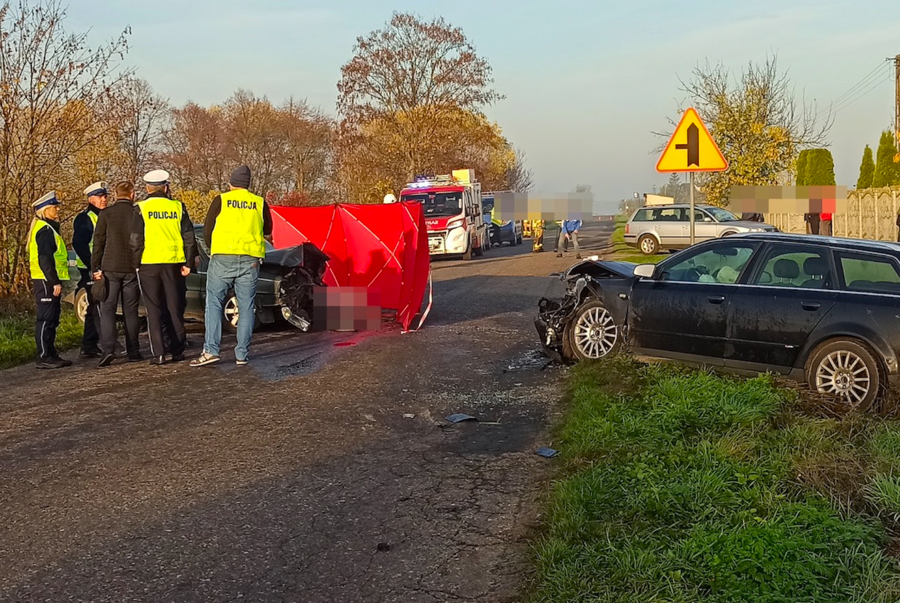 Czołowe zderzenie. Zginął 58-latek ZDJĘCIA