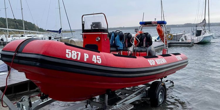 Dwie osoby w wodzie. Potrzebowały pomocy