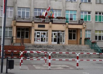 Nowe schody dopiero za rok