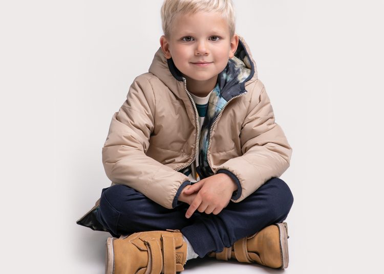 Kurtka dla chłopca – jak wybrać model, który zapewni komfort?