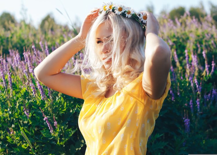 Jakie bluzki damskie warto mieć w swojej szafie?