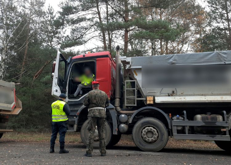 Kontrolowali ciężarówki w Niezgodzie. Były nieprawidłowości