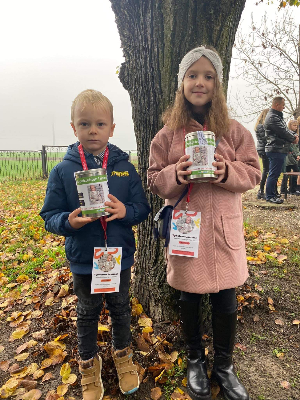 Przy cmentarzach zbierali dla Tymka. Wiemy, ile wrzuciliście do puszek