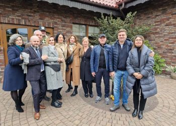 Spotkali się 30 lat po maturze. Pożegnali legendarnego nauczyciela