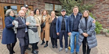 Spotkali się 30 lat po maturze. Pożegnali legendarnego nauczyciela