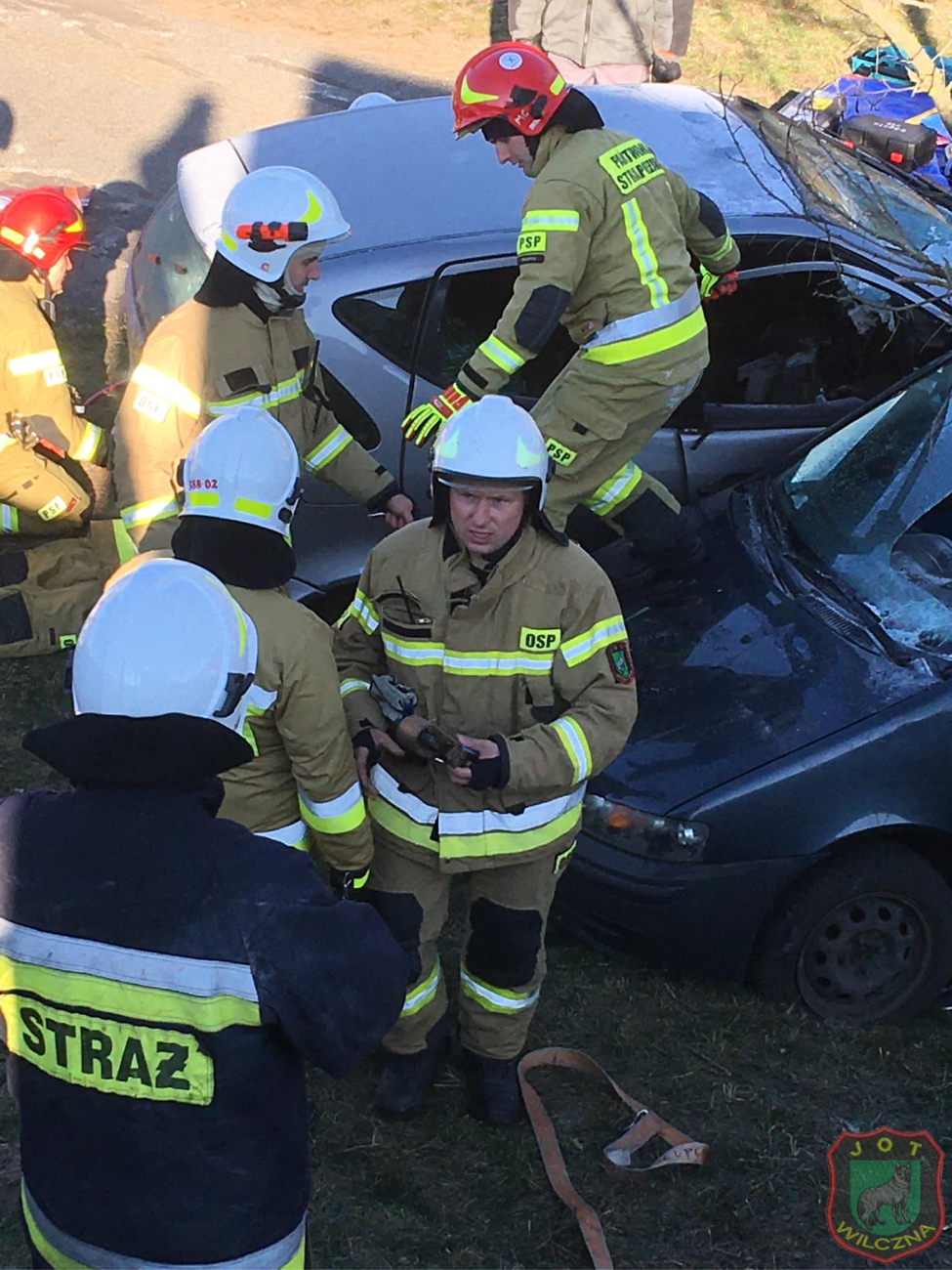 Wypadek i pożar. Kilka jednostek w Gółkowie ZDJĘCIA