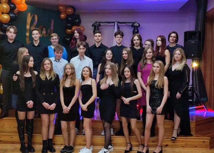 Bal Pierwszaka w LO. Zobacz zdjęcia