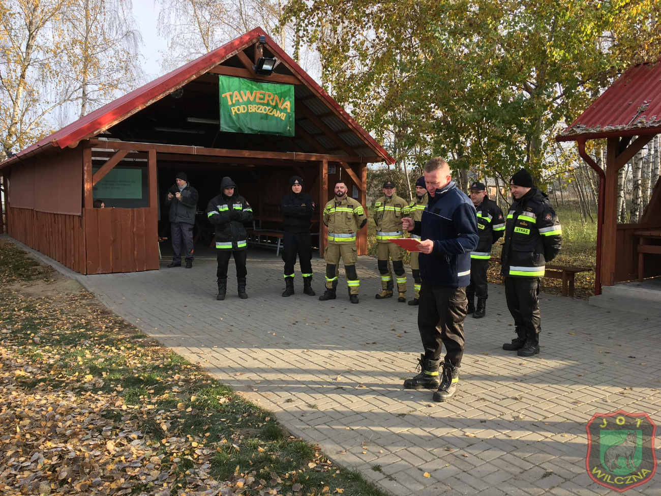 Wypadek i pożar. Kilka jednostek w Gółkowie ZDJĘCIA