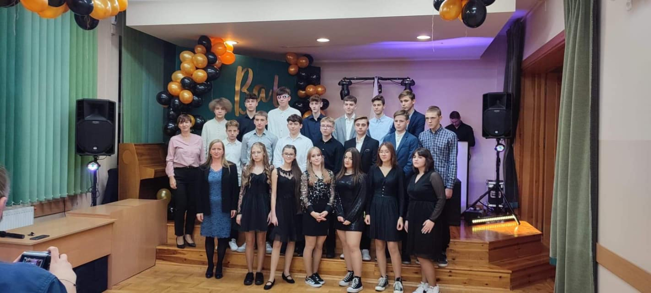 Bal Pierwszaka w LO. Zobacz zdjęcia