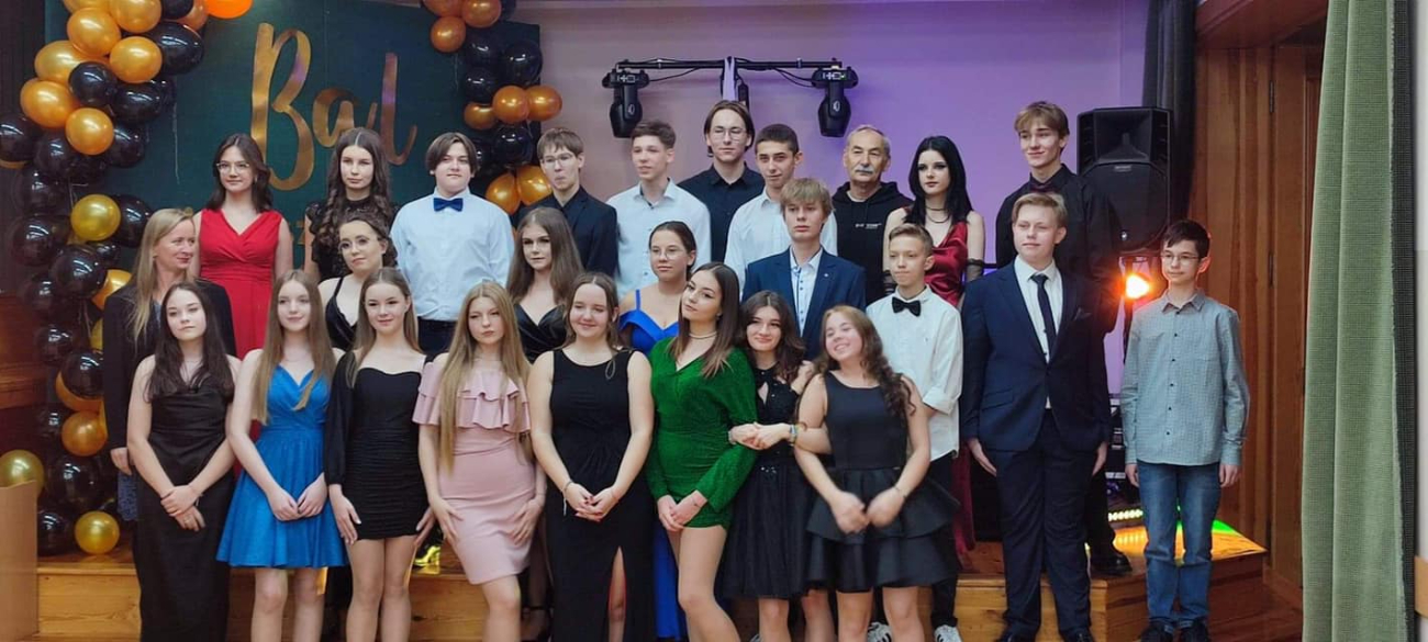 Bal Pierwszaka w LO. Zobacz zdjęcia
