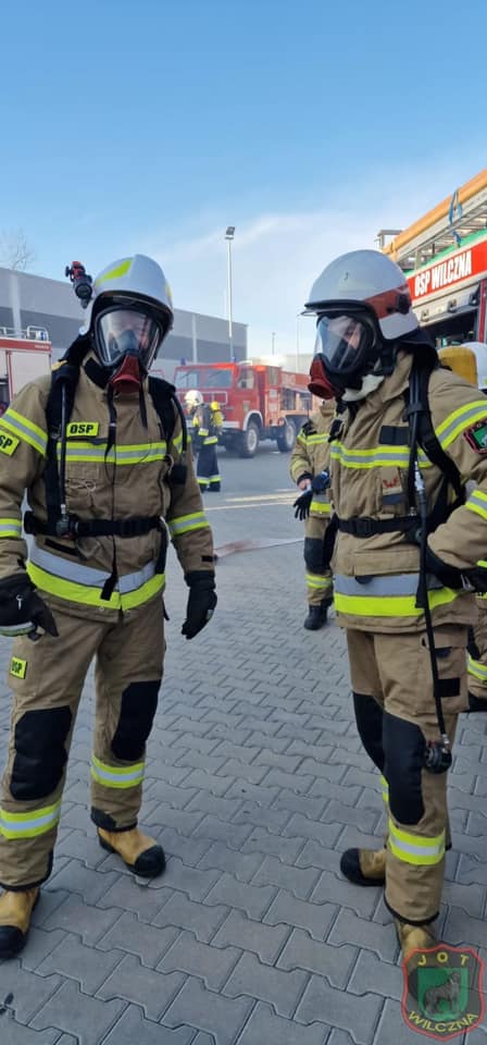 Wypadek i pożar. Kilka jednostek w Gółkowie ZDJĘCIA