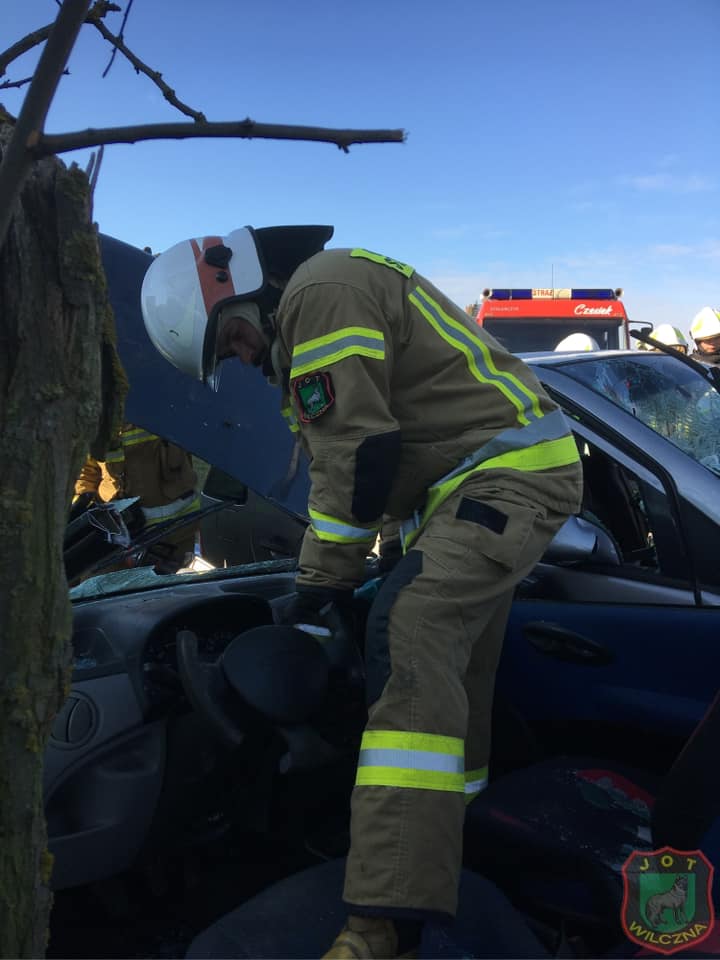 Wypadek i pożar. Kilka jednostek w Gółkowie ZDJĘCIA