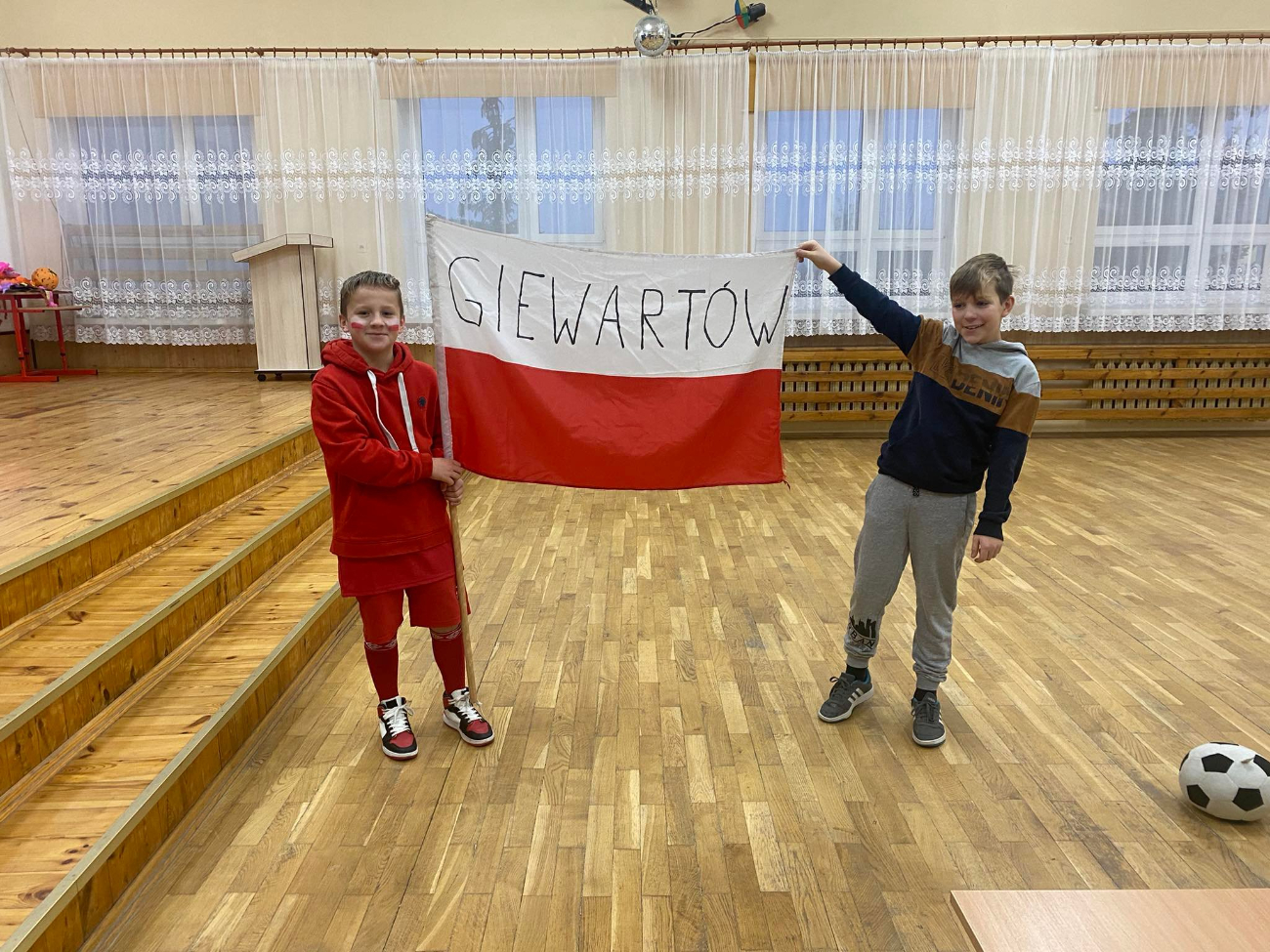 Niezwykła strefa kibica w Giewartowie ZDJĘCIA