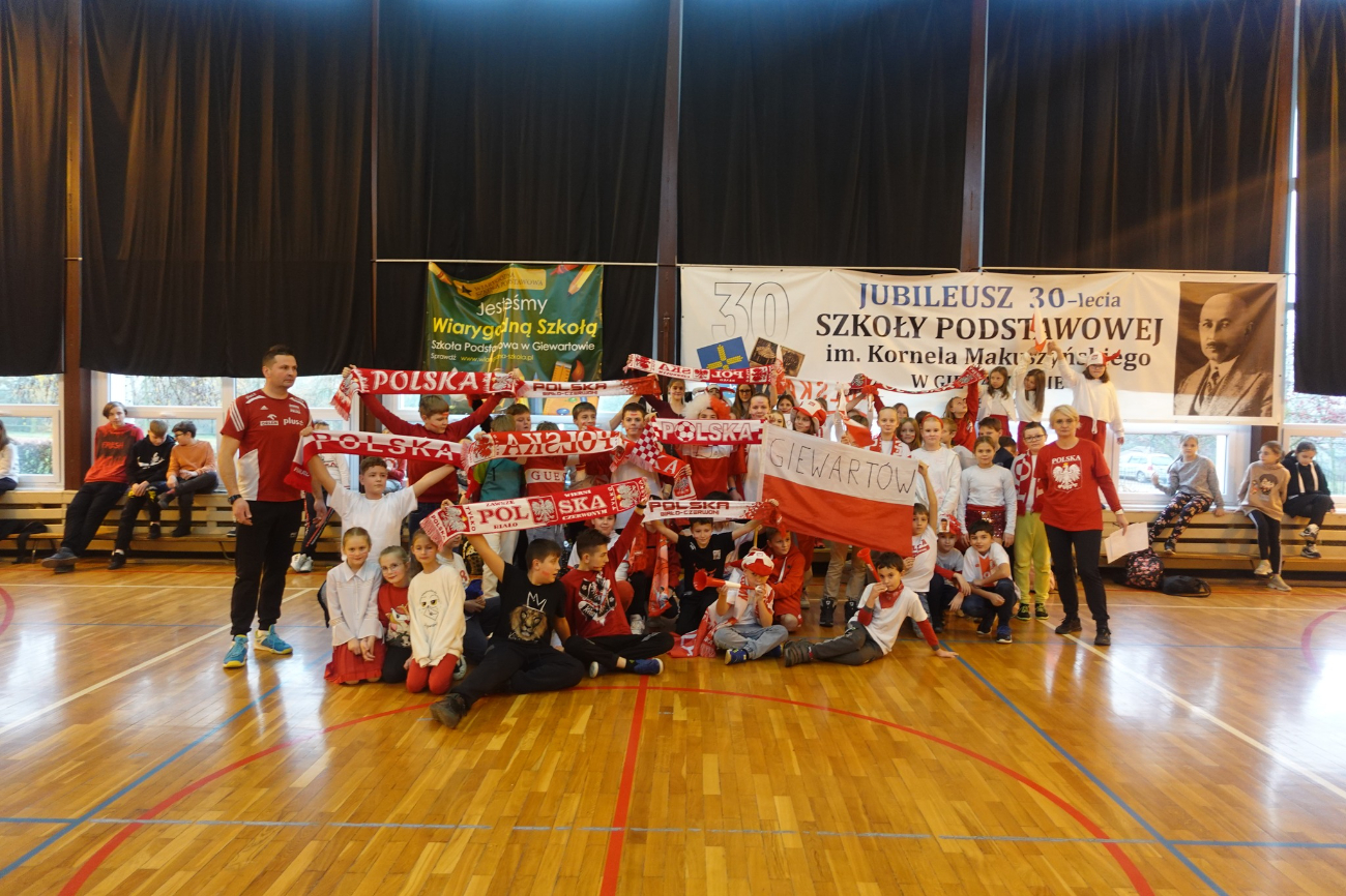 Niezwykła strefa kibica w Giewartowie ZDJĘCIA