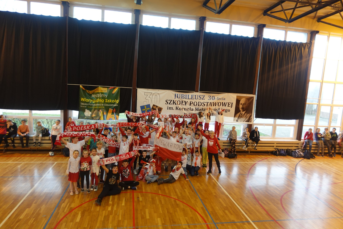 Niezwykła strefa kibica w Giewartowie ZDJĘCIA