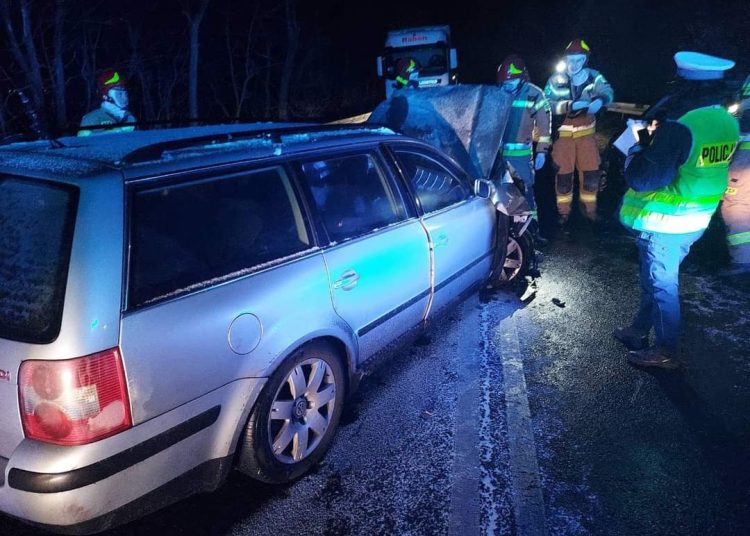 Pierwszy śnieg i już wypadek. Uważajcie!