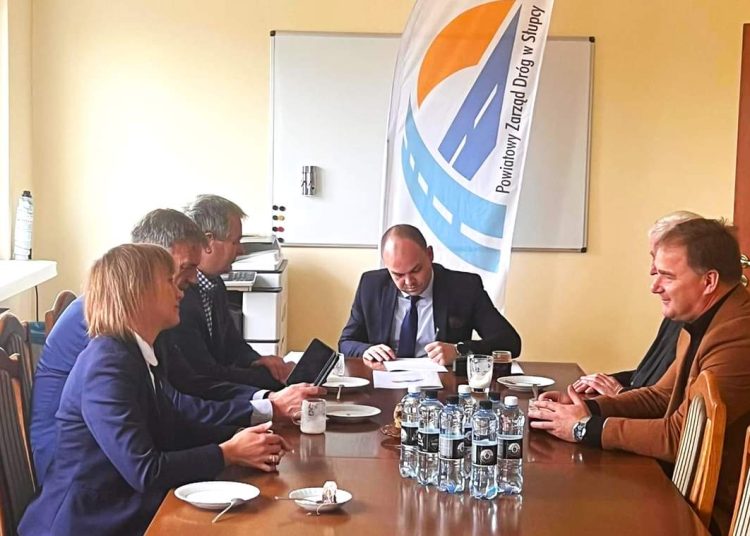 Od dawna czekają na tę drogę. Dziś podpisano umowę