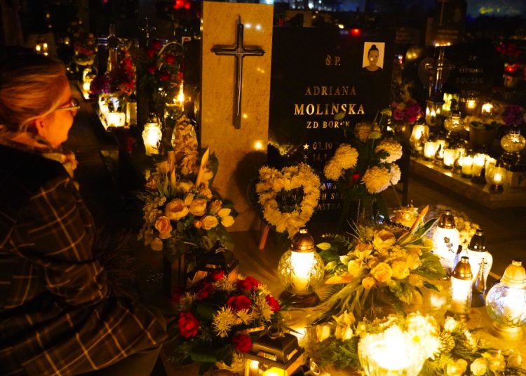 Słupecki cmentarz nocą ZDJĘCIA