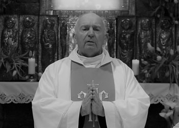 Po śmierci żony został księdzem