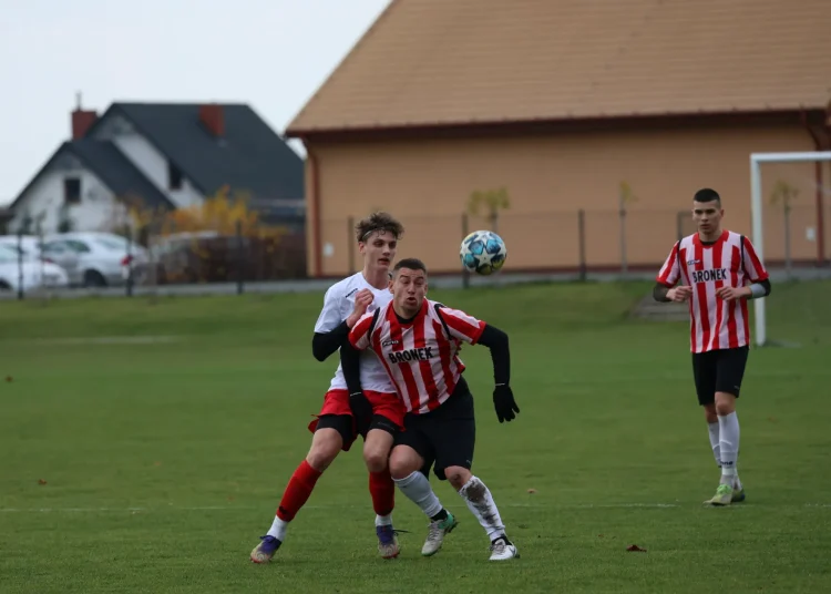 Remis Czarnych, porażka SKP