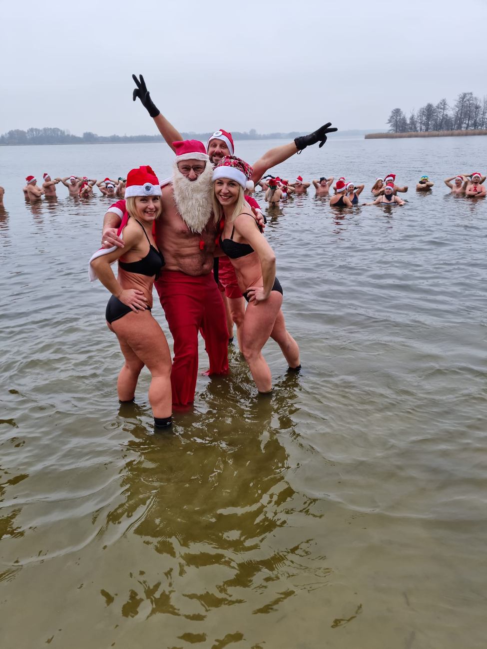 Słupeckie Morsy poczuły już klimat świąt ZDJĘCIA