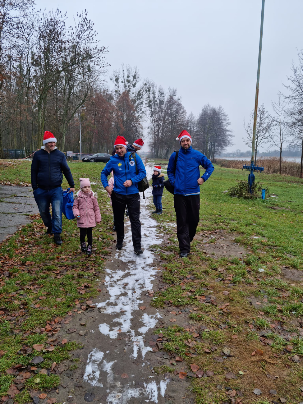 Słupeckie Morsy poczuły już klimat świąt ZDJĘCIA