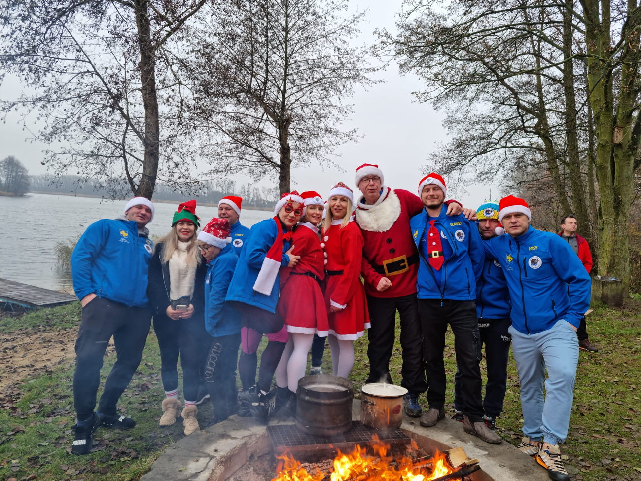 Słupeckie Morsy poczuły już klimat świąt ZDJĘCIA