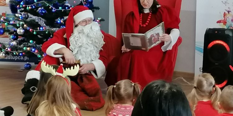 Mikołaj w bibliotece. Tak się bawili najmłodsi