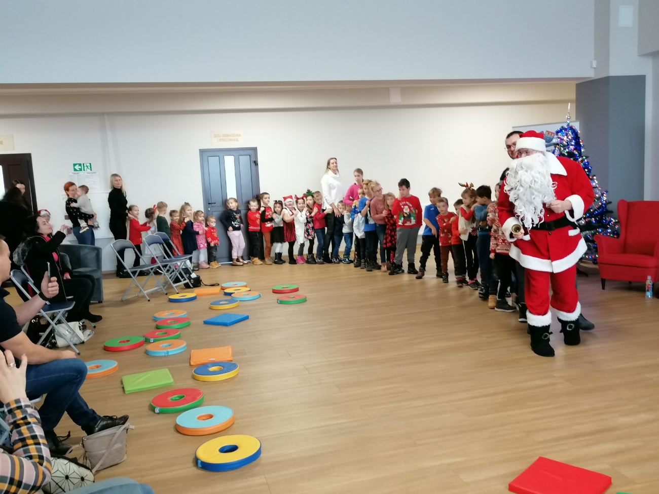 Mikołaj w bibliotece. Tak się bawili najmłodsi