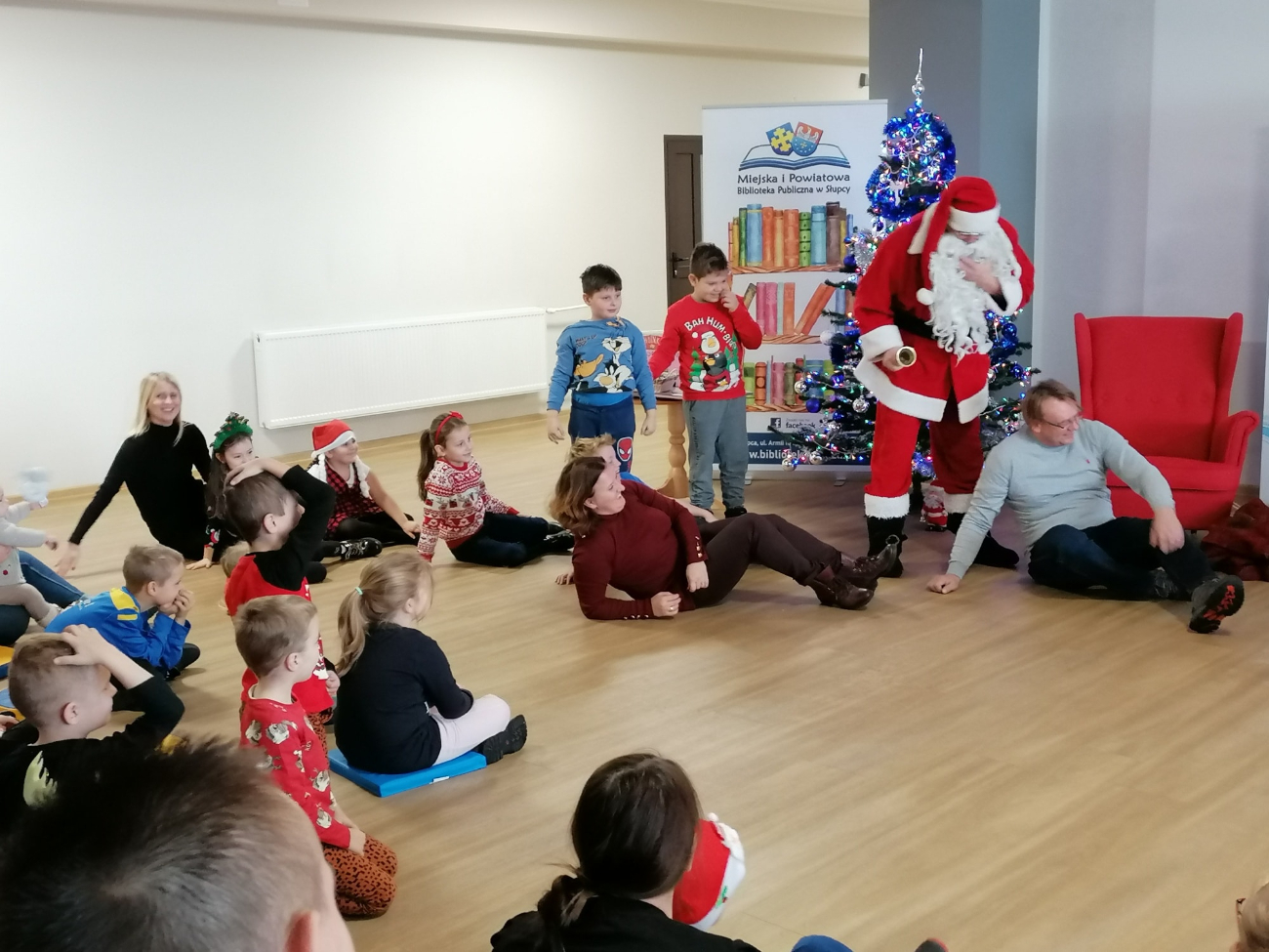 Mikołaj w bibliotece. Tak się bawili najmłodsi