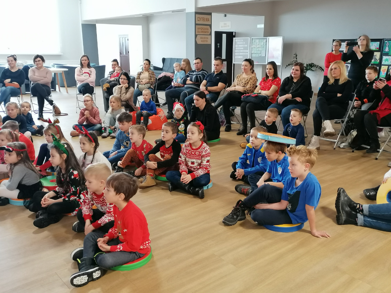 Mikołaj w bibliotece. Tak się bawili najmłodsi