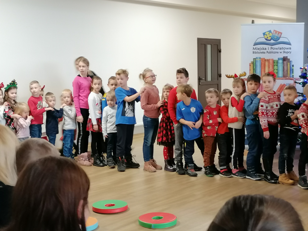Mikołaj w bibliotece. Tak się bawili najmłodsi