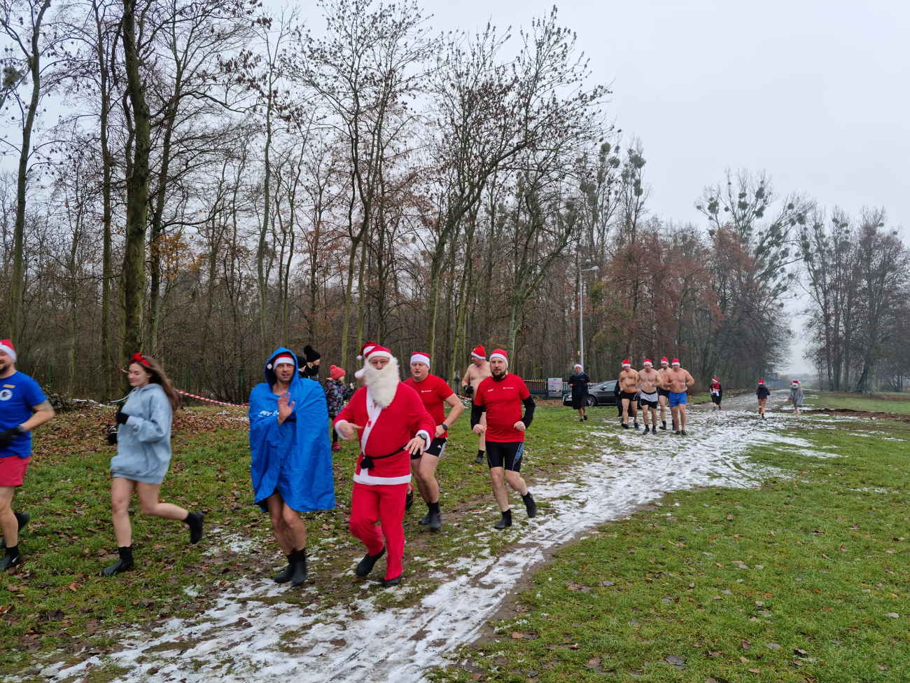 Słupeckie Morsy poczuły już klimat świąt ZDJĘCIA