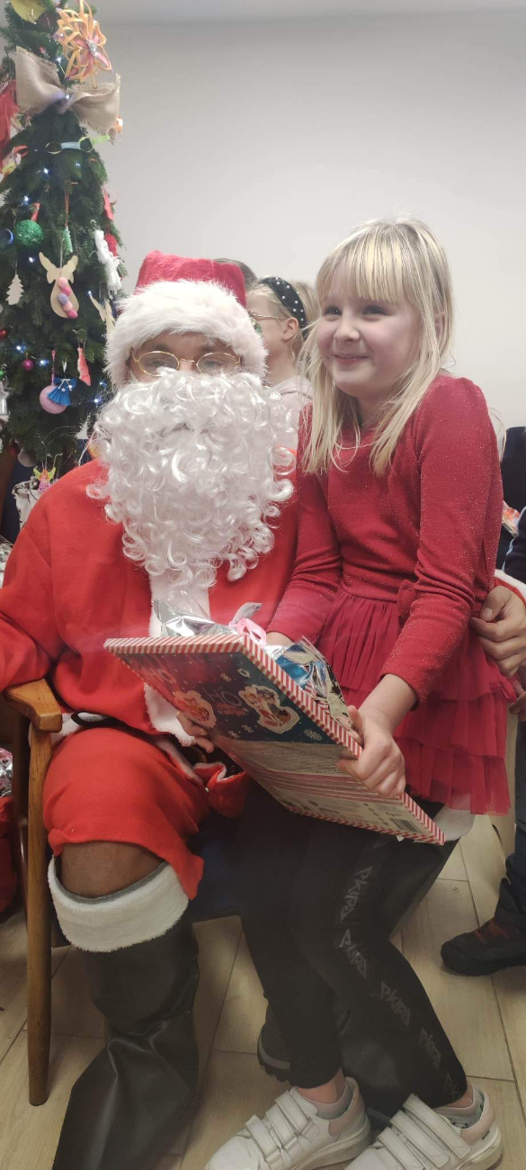 Pierniki, choinka i prezenty. Mikołajki w Giewartowie ZDJĘCIA