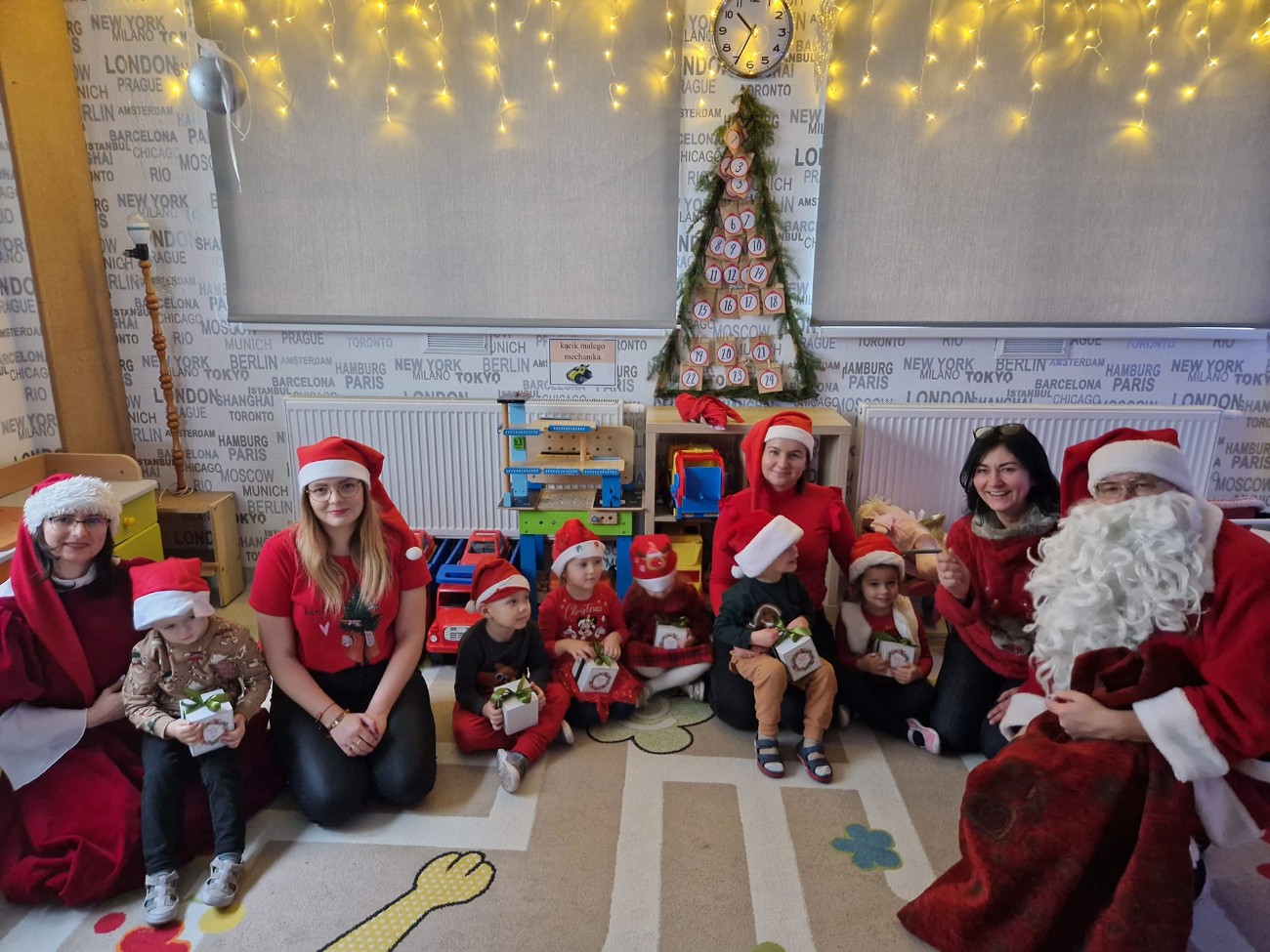 Mikołaj w słupeckich przedszkolach ZDJĘCIA