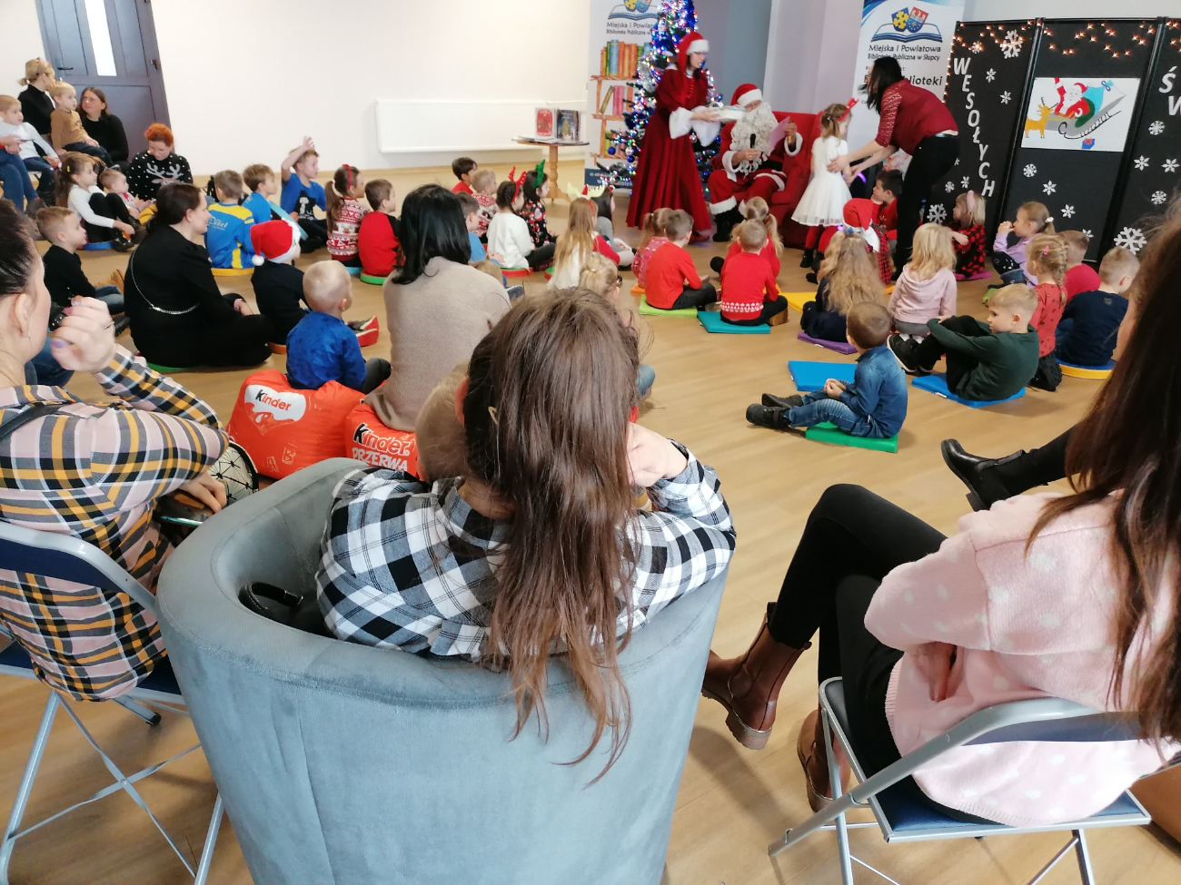 Mikołaj w bibliotece. Tak się bawili najmłodsi