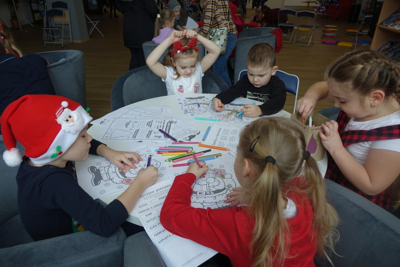Mikołaj w bibliotece. Tak się bawili najmłodsi