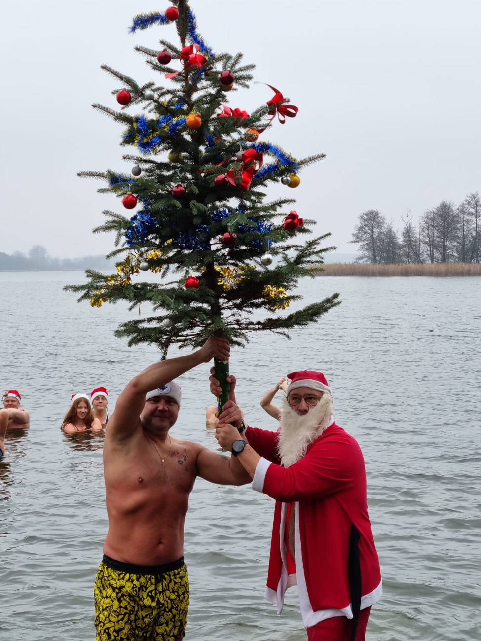 Słupeckie Morsy poczuły już klimat świąt ZDJĘCIA