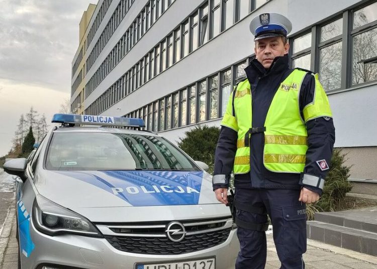 Lili urodziła się… na autostradzie. Poród pomogli odebrać policjanci