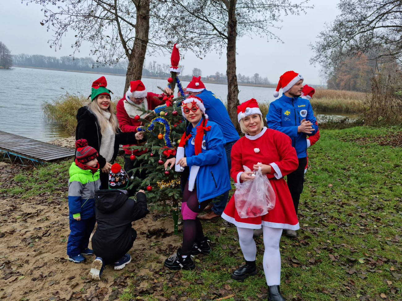 Słupeckie Morsy poczuły już klimat świąt ZDJĘCIA