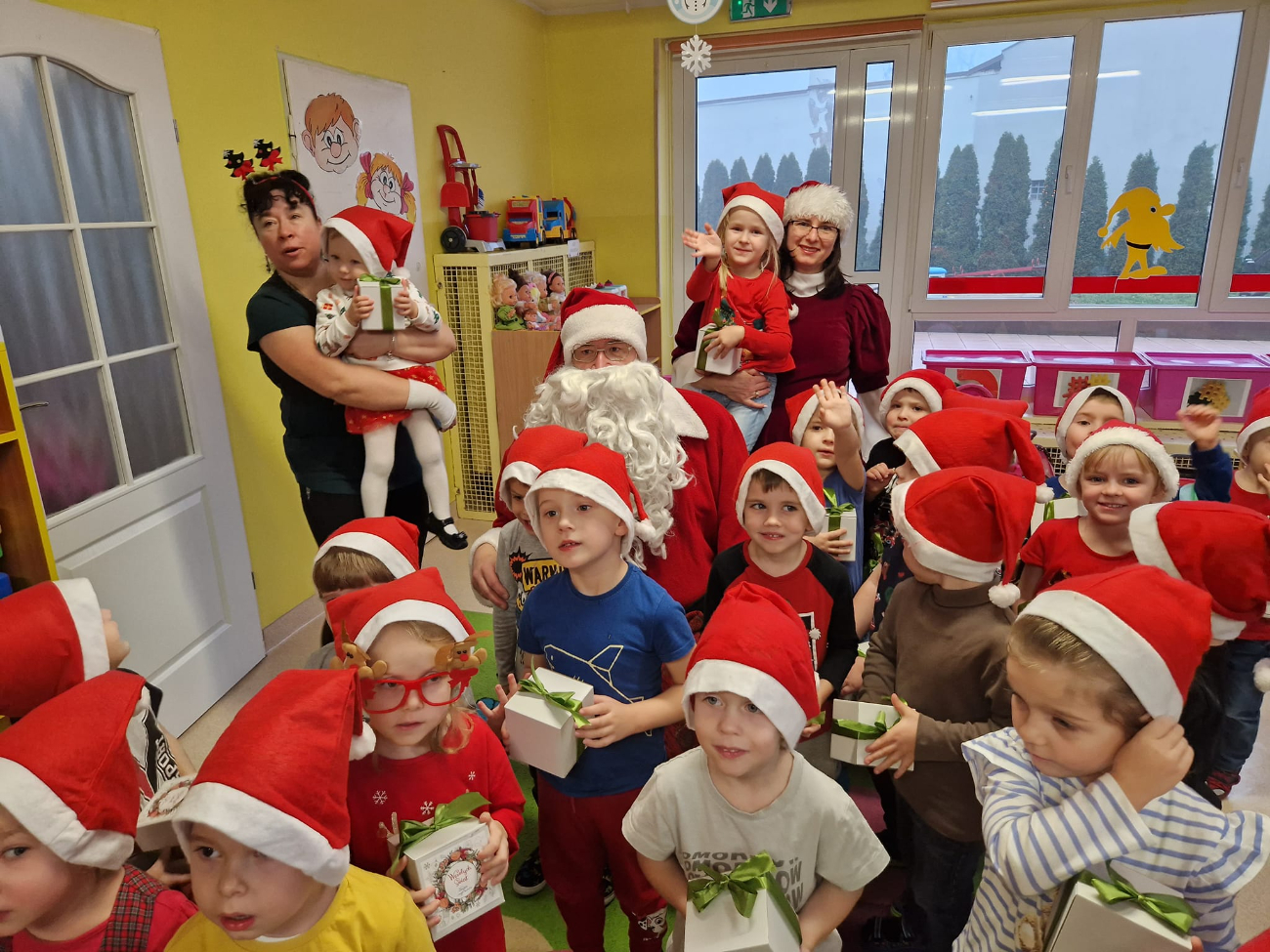 Mikołaj w słupeckich przedszkolach ZDJĘCIA