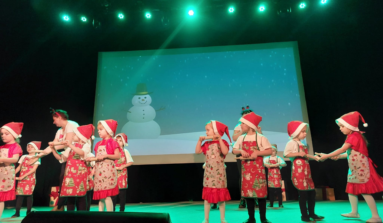 Przedszkolaki z Misia na scenie. Zobacz zdjęcia
