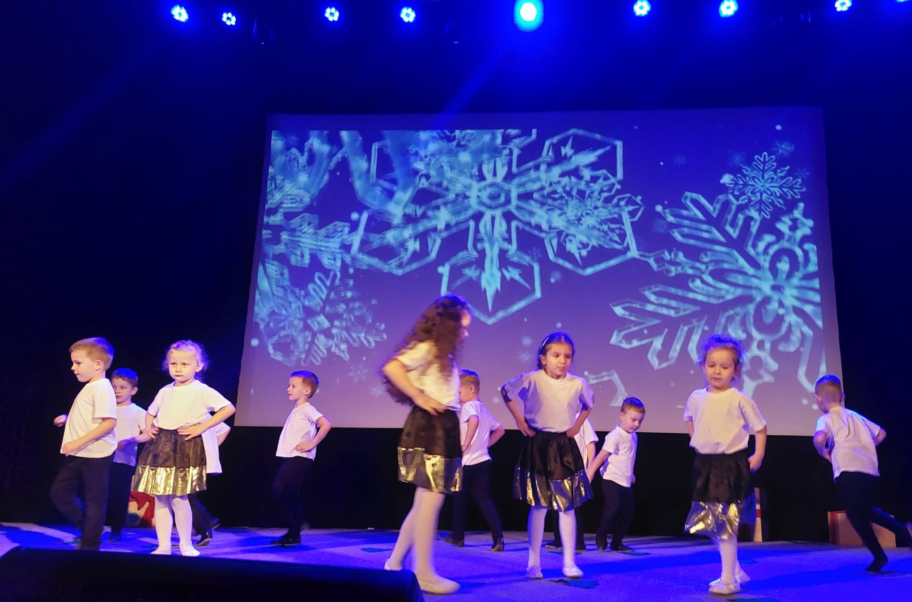 Przedszkolaki z Misia na scenie. Zobacz zdjęcia